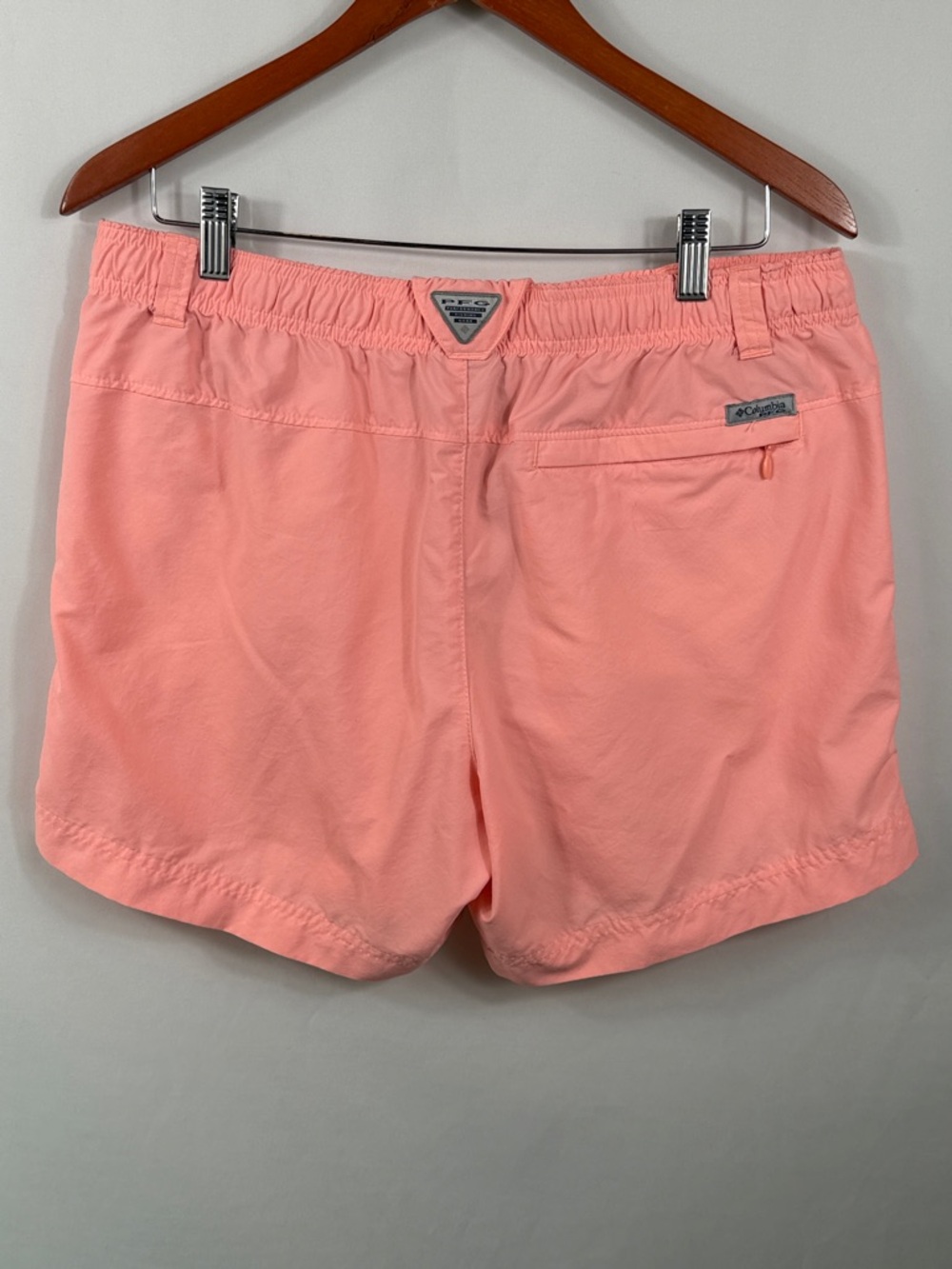 Columbia PFG Coral Pink Elastic Waist Outdoor Shorts. Womens Size L. Inseam 5”
